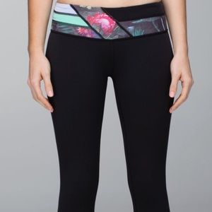 Lululemon Size 6 Wunder Under Crop *Full On Luon